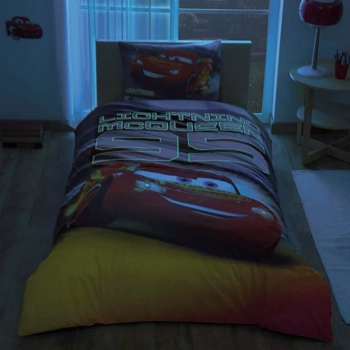 ÇOK SATAN Taç Lisanslı Disney Cars Lightning Tek Kişilik Nevresim Takımı