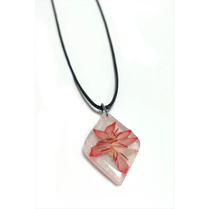 ÇOK SATAN Tesbih Çiçeği Baklava Dilimli Epoksi Kolye