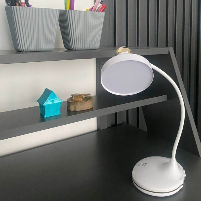 Dokunmatik 3 Farklı LED Işıklı Çalışma Masası Üstü a