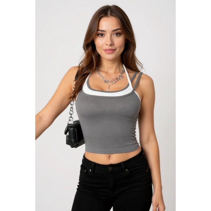 Kadın Antrasit Gri Beyaz Çift Renk Çapraz Askılı Crop Top Bluz – Şık, Rahat ve Kolay Kombinlenebilir