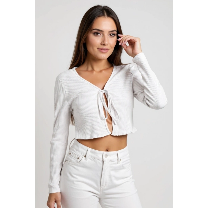 Kadın Beyaz Uzun Kollu Önden Bağlama Detaylı Crop Top Bluz – Şık, Rahat ve Kolay Kombinlenebilir