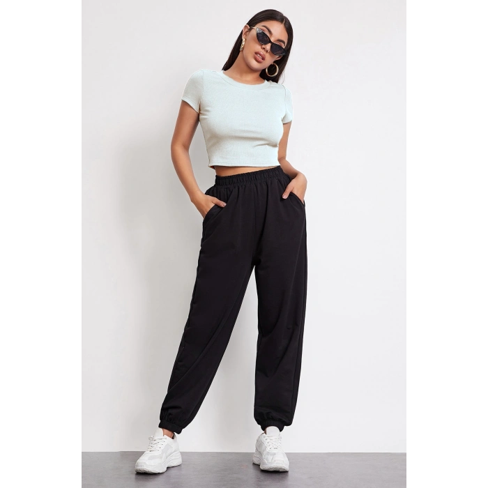 Kadın Beyaz Yuvarlak Yaka Yarım Kol Crop Top Bluz