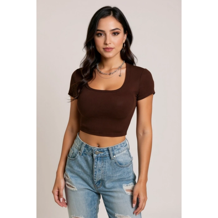 Kadın Kahverengi Yarım Kol Düz Yaka Crop Top Bluz – Şık, Rahat ve Kolay Kombinlenebilir