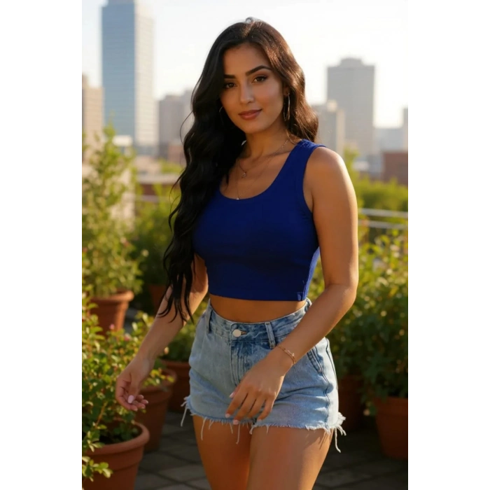 Kadın Lacivert Kare Yaka Crop Top Bluz – Şık, Rahat ve Kolay Kombinlenebilir