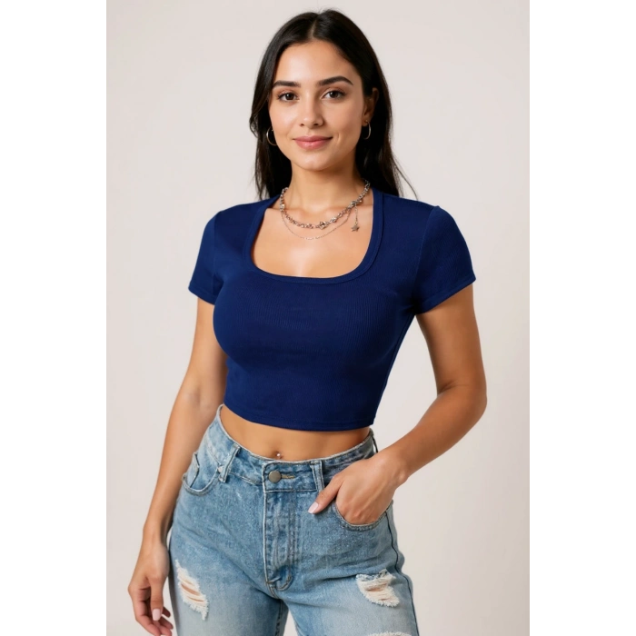Kadın Lacivert Yarım Kol Düz Yaka Crop Top Bluz – Şık, Rahat ve Kolay Kombinlenebilir