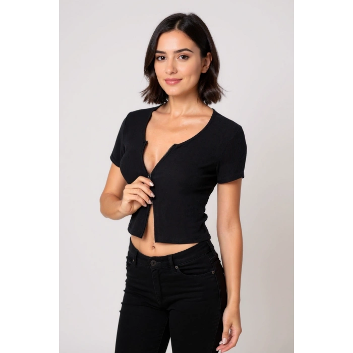 Kadın Siyah Çift Fermuarlı Yarım Kol Crop Top Bluz – Şık, Rahat ve Kolay Kombinlenebilir
