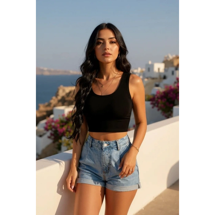 Kadın Siyah Kare Yaka Crop Top Bluz – Şık, Rahat ve Kolay Kombinlenebilir