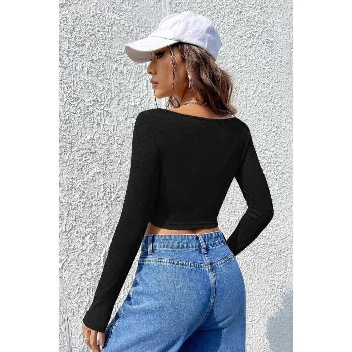 Kadın Siyah Uzun Kollu Agraflı Göğüs ve Göbek Dekolteli Crop Top Bluz – Şık, Rahat ve Kolay Kombinlenebilir