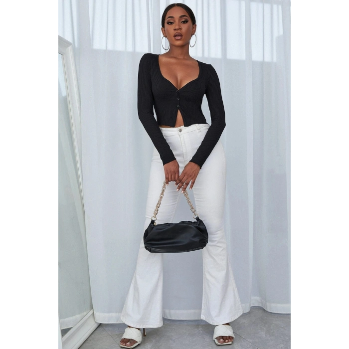 Kadın Siyah Uzun Kollu Düğmeli Göğüs ve Göbek Dekolteli Crop Top Bluz – Şık, Rahat ve Kolay Kombinlenebilir