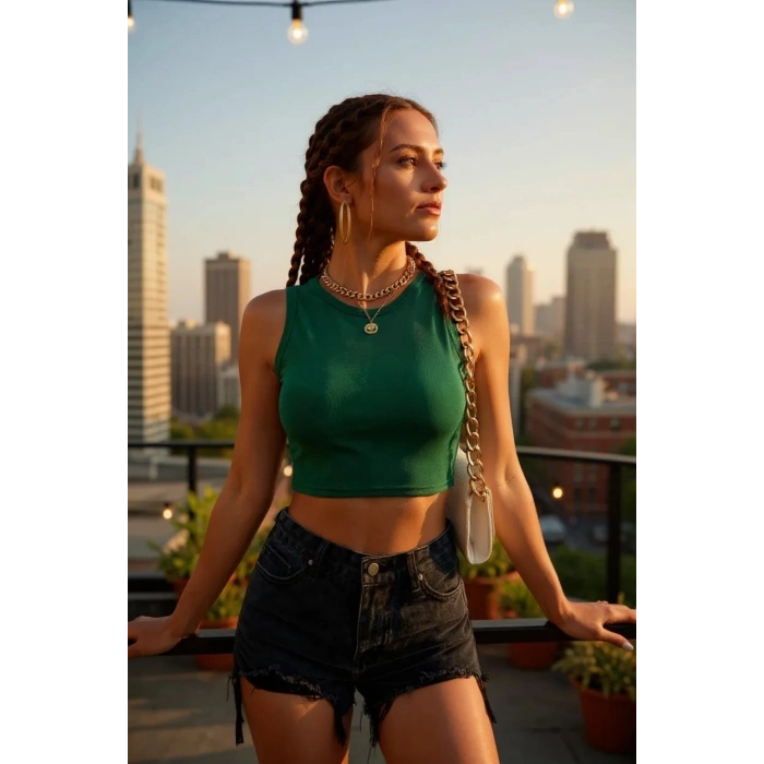 Kadın Yeşil Kare Yaka Crop Top Bluz – Şık, Rahat ve Kolay Kombinlenebilir