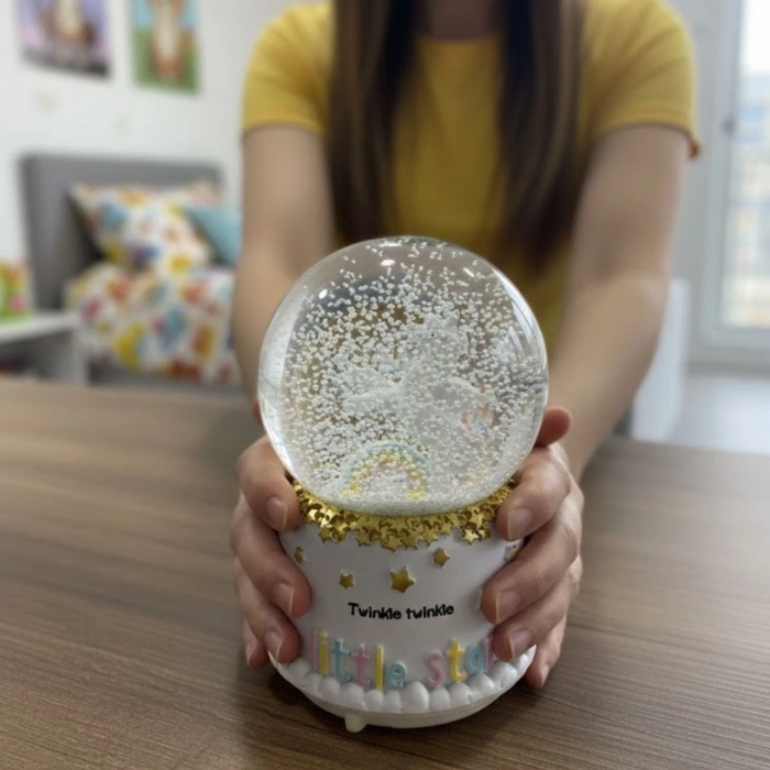 Pilli Işıklı Müzikli Kar Küresi–Pony At Figürlü Eğlenceli Masaüstü Biblo, LED Aydınlatmalı Dekoratif Hediyelik Kar Küresi