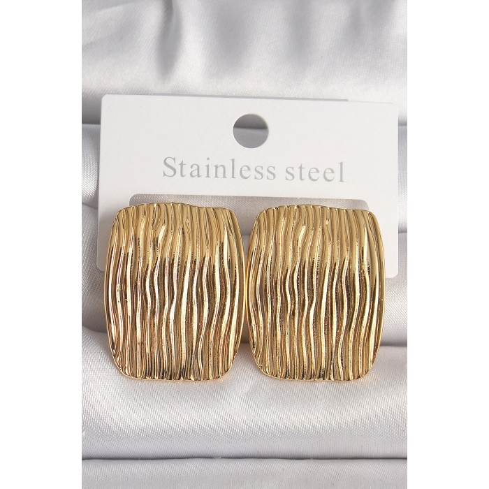 Pirinç Gold Renk İşlemeli Kare Plaka Model Kadın Küpe