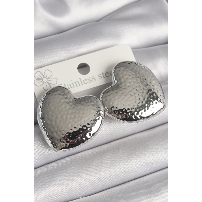 Pirinç Gümüş Renk İşleme Detaylı Kalp Model Kadın Küpe