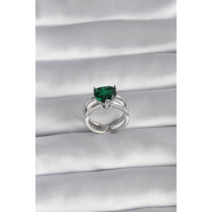 Pirinç Gümüş Renk Yeşil Zirkon Taşlı Tek Taş Model Kadın Yüzük