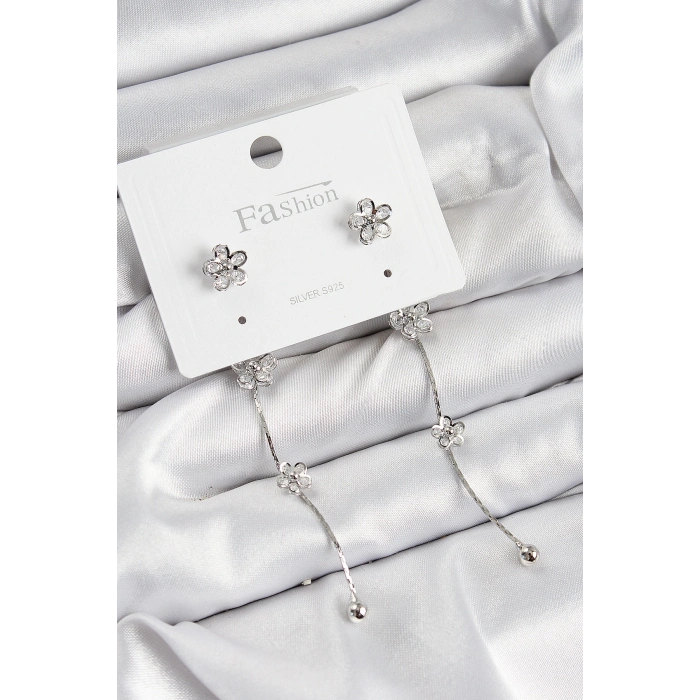 Pirinç Zirkon Taşlı Sallantılı Çiçek Model Gümüş Renk 925 Ayar Gümüş Çivi Kadın Küpe