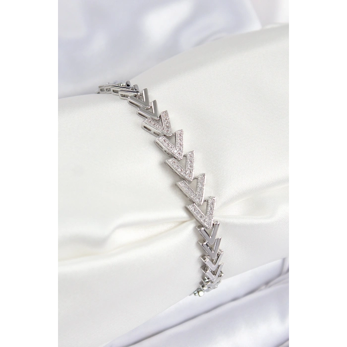 Pirinç Zirkon Taşlı Sıralı Ok Model Gümüş Renk Kadın Bileklik