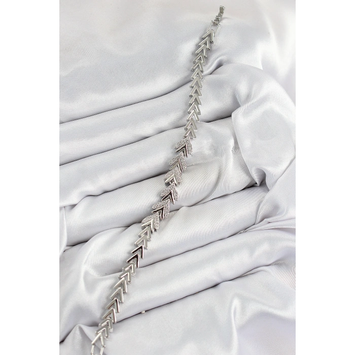 Pirinç Zirkon Taşlı Sıralı Ok Model Gümüş Renk Kadın Bileklik