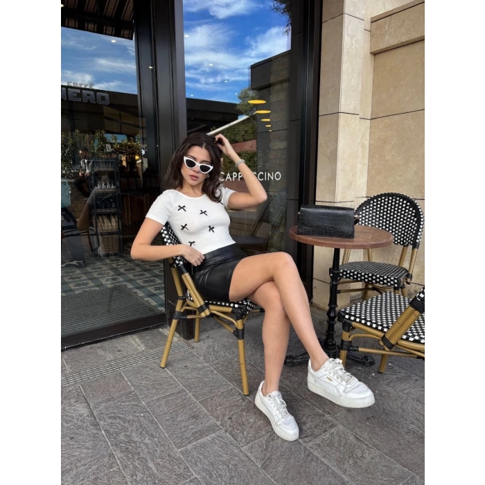 TAVSİYE EDİLEN GÜVENLİ SATICI Fiyonklu bluz