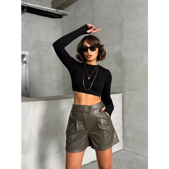 TAVSİYE EDİLEN GÜVENLİ SATICI İki düğmeli pileli şort