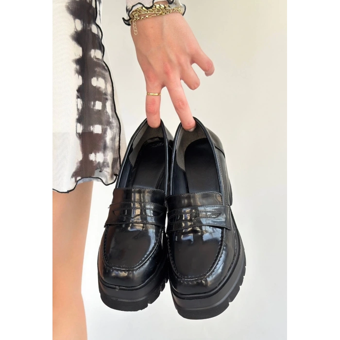 TAVSİYE EDİLEN GÜVENLİ SATICI Janes Siyah Rugan Dolgu Topuk Ayakkabı