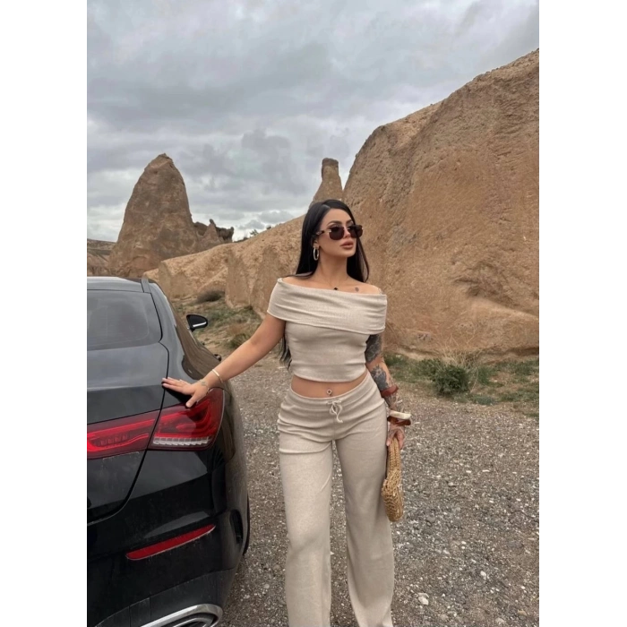 TAVSİYE EDİLEN GÜVENLİ SATICI Madonna yaka bol paça pantolonlu takım