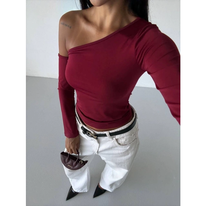 TAVSİYE EDİLEN GÜVENLİ SATICI Omuz detaylı kollu bluz bordo f2336
