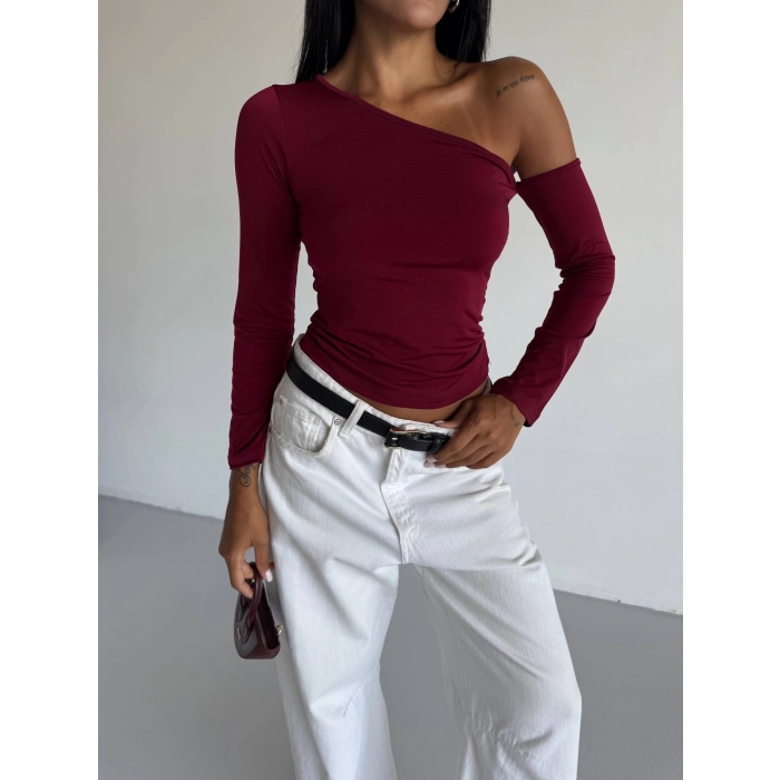 TAVSİYE EDİLEN GÜVENLİ SATICI Omuz detaylı kollu bluz bordo f2336
