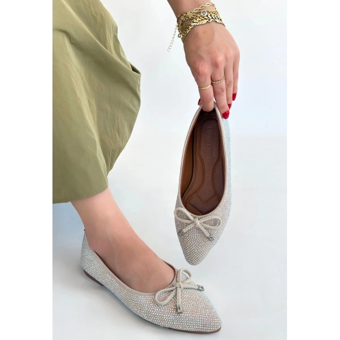 TAVSİYE EDİLEN GÜVENLİ SATICI Sarra Bej Saten İşlemeli Babet Ayakkabı