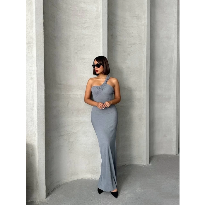 TAVSİYE EDİLEN GÜVENLİ SATICI Tek omuz pliseli elbise