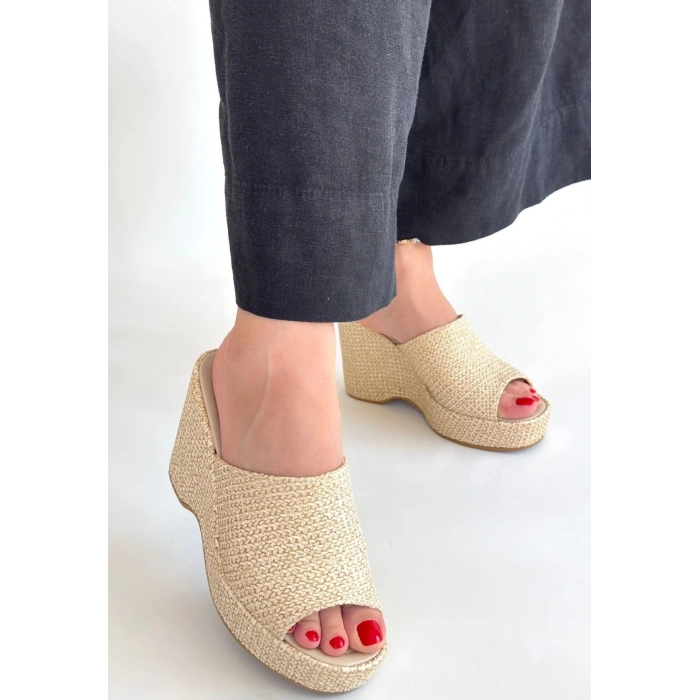 TAVSİYE EDİLEN GÜVENLİ SATICI Tlay Bej Hasır Dokumalı Dolgu Topuk Terlik