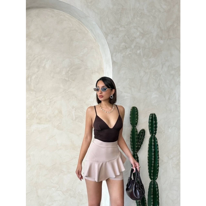 TAVSİYE EDİLEN GÜVENLİ SATICI Valonlu fırfırlı şort bej s24683