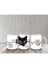 Beyaz Çiçeklerle Kaplı Siyah Kedi – Baskılı Kahve Kupası