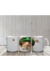Çatlak Duvarda St. Patrick Şapkalı Sevimli Sincap – Baskılı Kahve Kupası