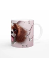 Çatlak Duvardan Bakan Cavalier King Charles Temalı Baskılı Kupa Bardak