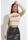 Kadın Ekru Göğüs Dekolteli Uzun Kollu Cut Out Crop Top Bluz