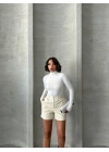 Beli lastikli çıtçıtlı deri şort krem w241007