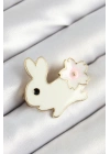 ® Mineli Çiçek Detaylı Krem Tavşan Figürlü Gold Renk Kadın Broş