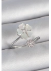® Pirinç Gümüş Renk Beyaz Mineli Çiçek Model Zirkon Taş Detay Kadın Yüzük