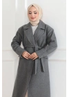Kaşe Kaban – Uzun Boy Kruvaze Yaka Kuşaklı Tesettür Kaşe Kışlık Kaban, Astarlı Şık Yünlü Dokuma Oversize Rahat Kalıp Cepli Düğmeli Modern Kap Modeli - Gri