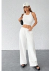 Kadın Beyaz Bol Kesim Cepli Geniş Paça Dökümlü Pantolon – Modern ve Şık Tasarım