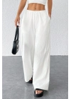 Kadın Beyaz Bol Kesim Cepli Geniş Paça Dökümlü Pantolon – Modern ve Şık Tasarım