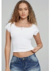 Kadın Beyaz Göğsü ve Kolları Dantelli Fiyonklu Kısa Kol Crop Top Bluz