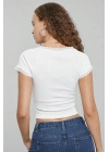Kadın Beyaz Göğsü ve Kolları Dantelli Fiyonklu Kısa Kol Crop Top Bluz – Şık, Rahat ve Kolay Kombinlenebilir