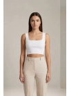 Kadın Beyaz Kalın Askılı Crop Top Büstiyer – Modern ve Şık Tasarım