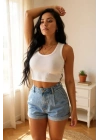Kadın Beyaz Kare Yaka Crop Top Bluz – Şık, Rahat ve Kolay Kombinlenebilir