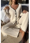 Kadın Beyaz Örme Kumaş V Yaka Düğmeli Rahat Şık Pijama Takımı