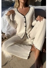 Kadın Beyaz Örme Kumaş V Yaka Düğmeli Rahat Şık Pijama Takımı