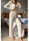 Kadın Beyaz Örme Kumaş V Yaka Düğmeli Rahat Şık Pijama Takımı