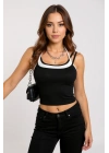 Kadın Beyaz Siyah Çift Renk Çapraz Askılı Crop Top Bluz – Şık, Rahat ve Kolay Kombinlenebilir