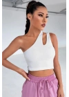 Kadın Beyaz Tek Omuz Cut Out Detaylı Crop Top Bluz – Şık, Rahat ve Kolay Kombinlenebilir